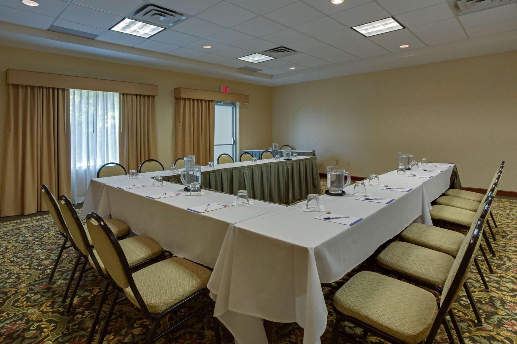 Hilton Garden Inn Cleveland Airport Fairview Park Екстер'єр фото